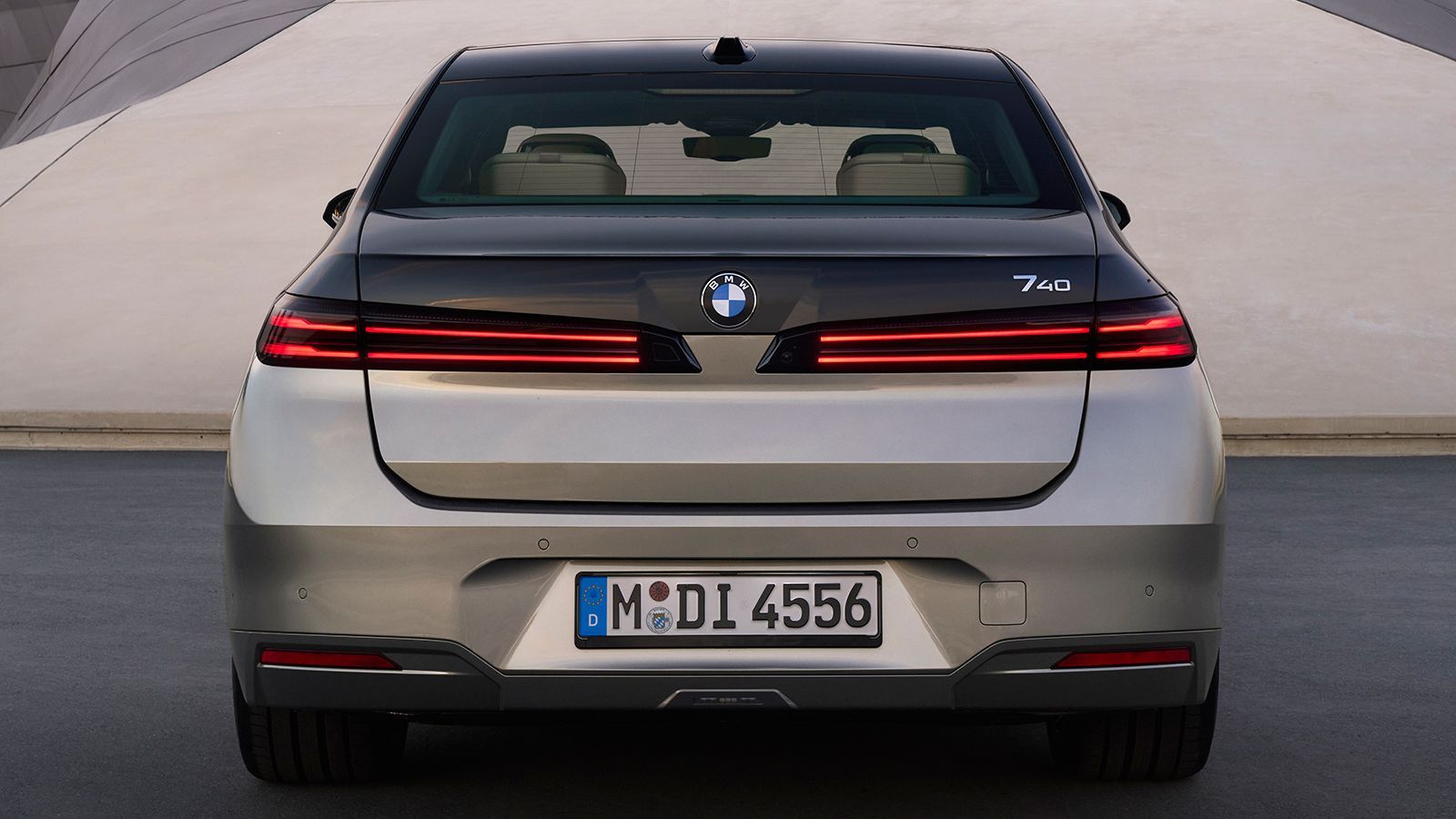 Πρεμιέρα για την ανανεωμένη BMW Σειρά 7